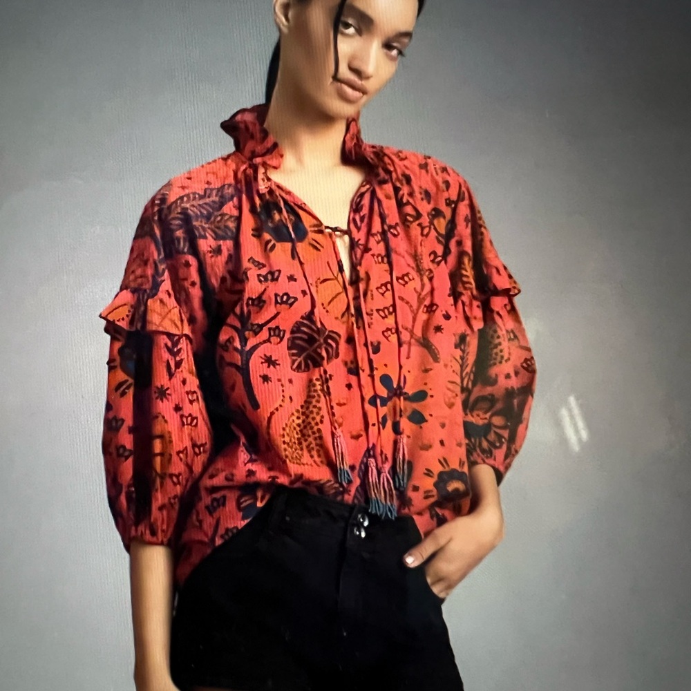 FARM Rio Vibrant Puff-Sleeve Blouse. Sz L  Never worn. NWOT